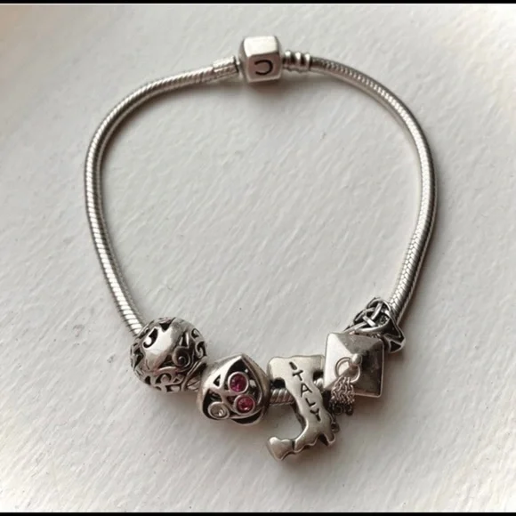 Silver Celtic Knot‎ Charm - Picture 2 of 2